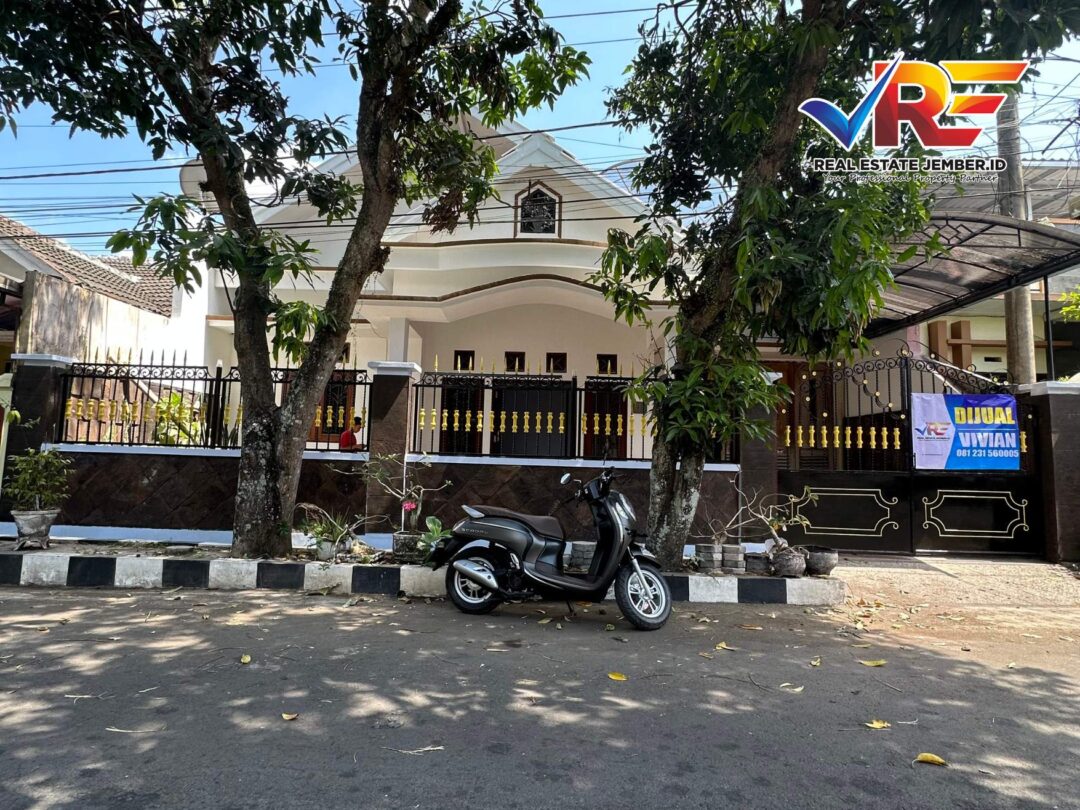 RUMAH LUAS DI PERUM TAMAN KAMPUS – KALIURANG JEMBER